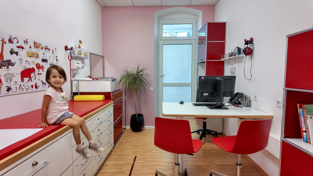 Kinderarztpraxis-Tauberbischofsheim-Behandlungsraum-2